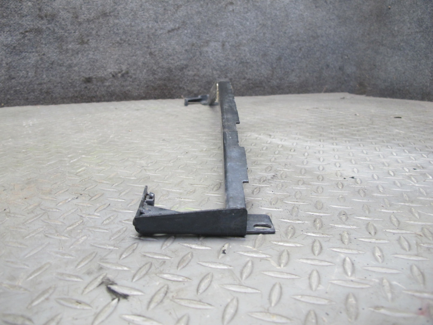 06-12 Bentley Continental Flying Spur Front Bumper Center Support Bracket
