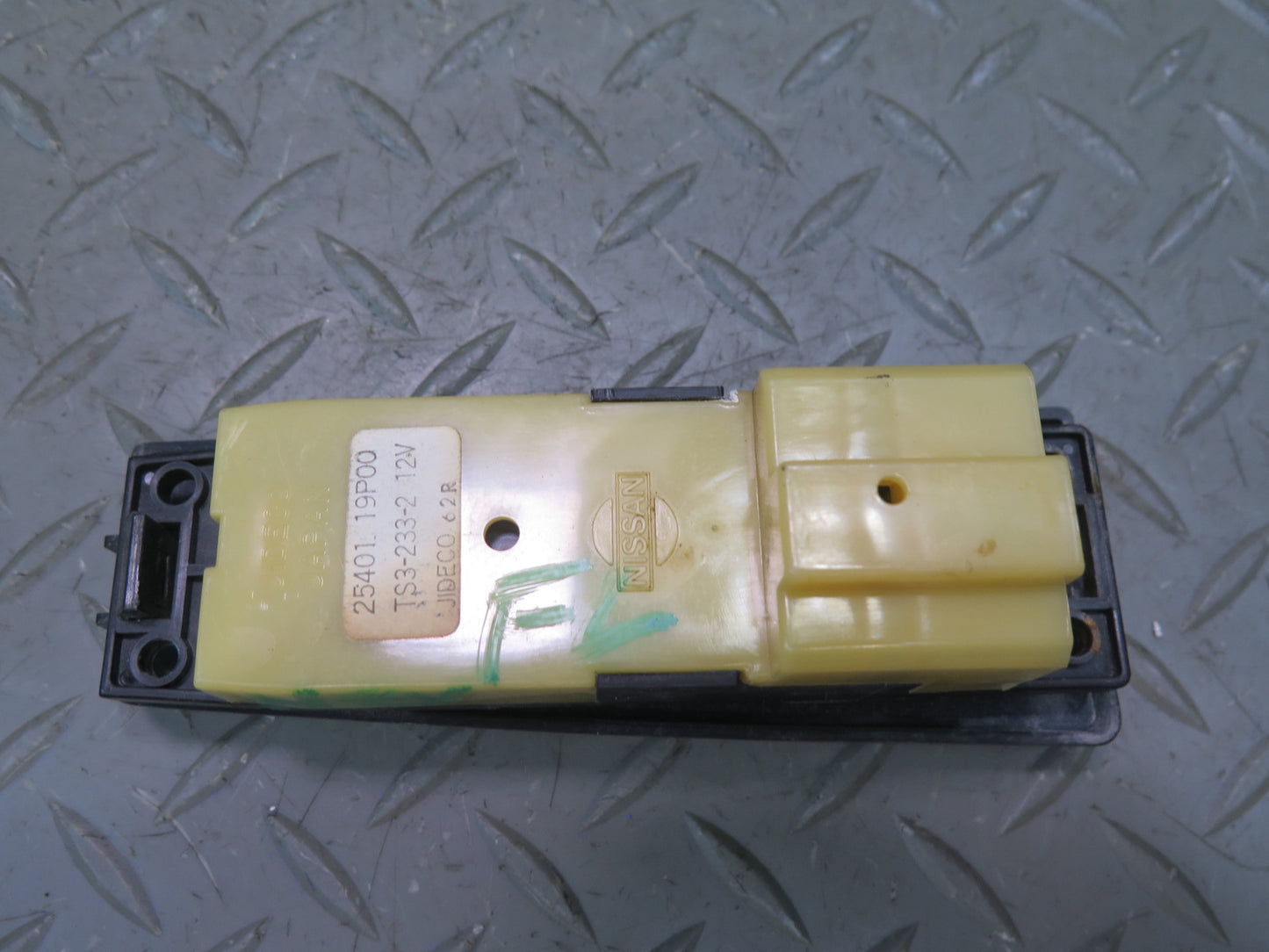 84-86 Nissan Z31 300ZX 2+0 Left Door Master Power Window Switch 25401-19P00 OEM