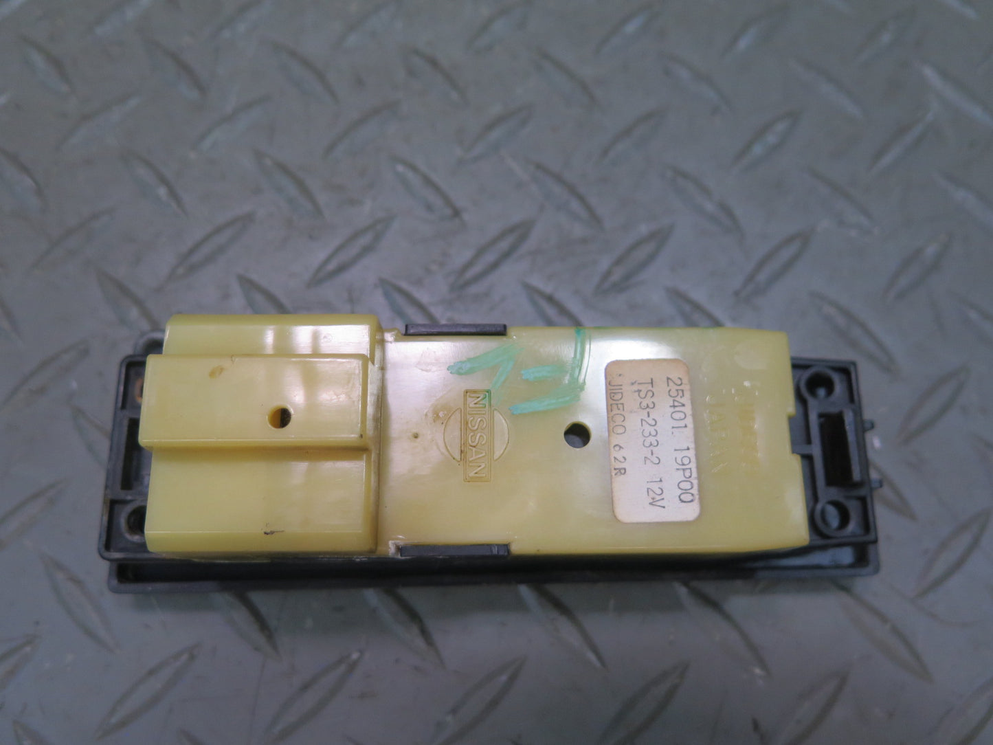 84-86 Nissan Z31 300ZX 2+0 Left Door Master Power Window Switch 25401-19P00 OEM