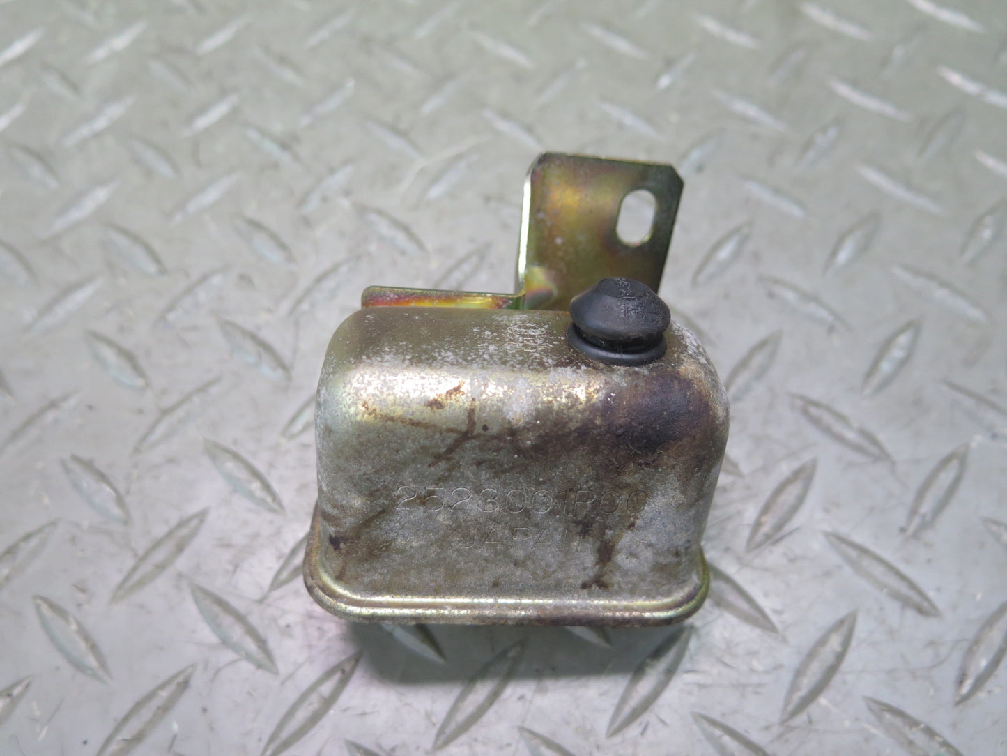 84-89 Nissan Z31 300ZX Hold Relay Module 25230-01P00 OEM