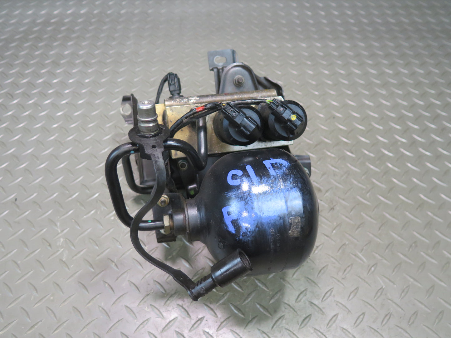 03-06 Mercedes R230 SL500 Front ABC Hydraulic Suspension Valve Block Pump OEM