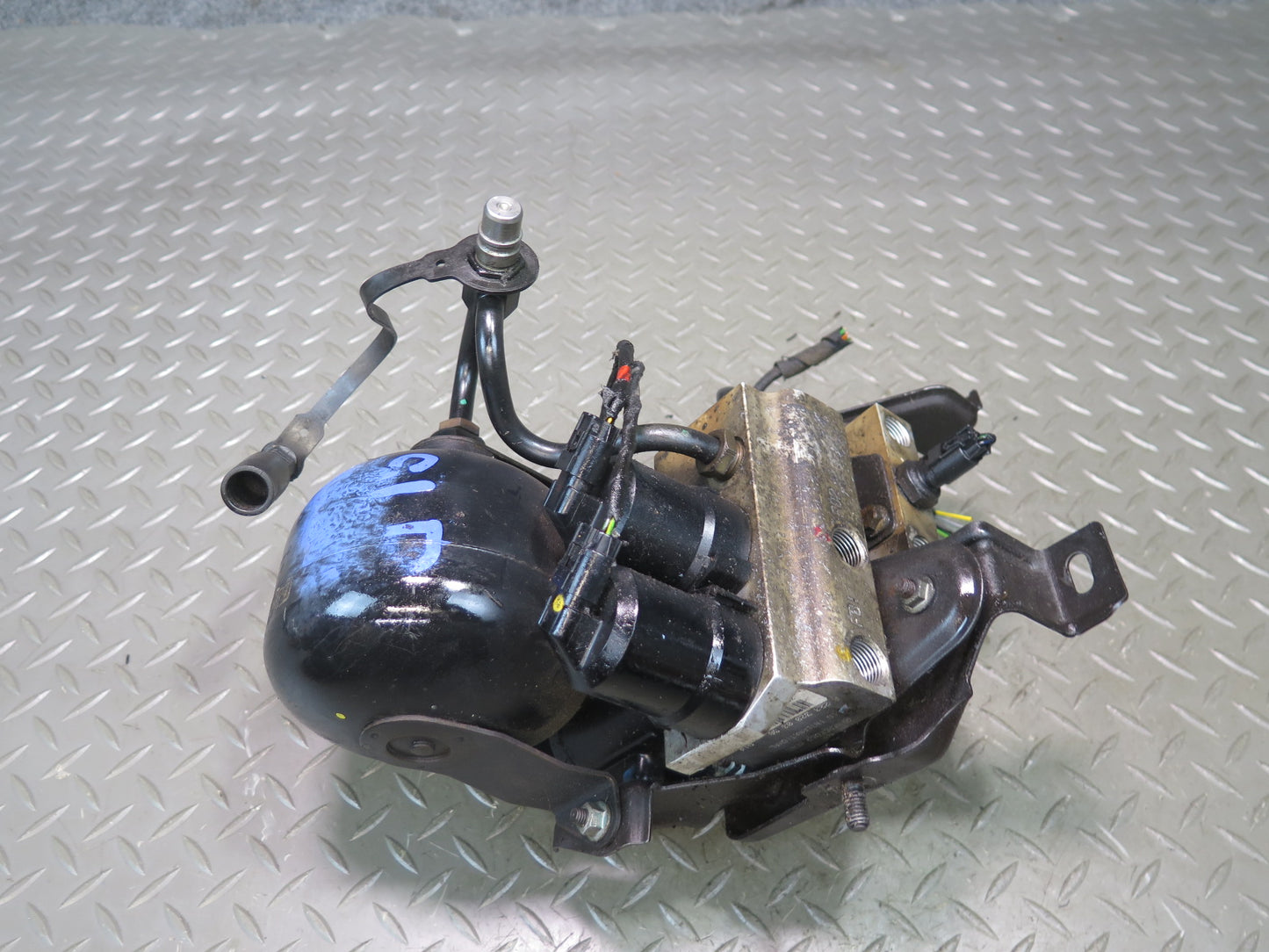 03-06 Mercedes R230 SL500 Front ABC Hydraulic Suspension Valve Block Pump OEM