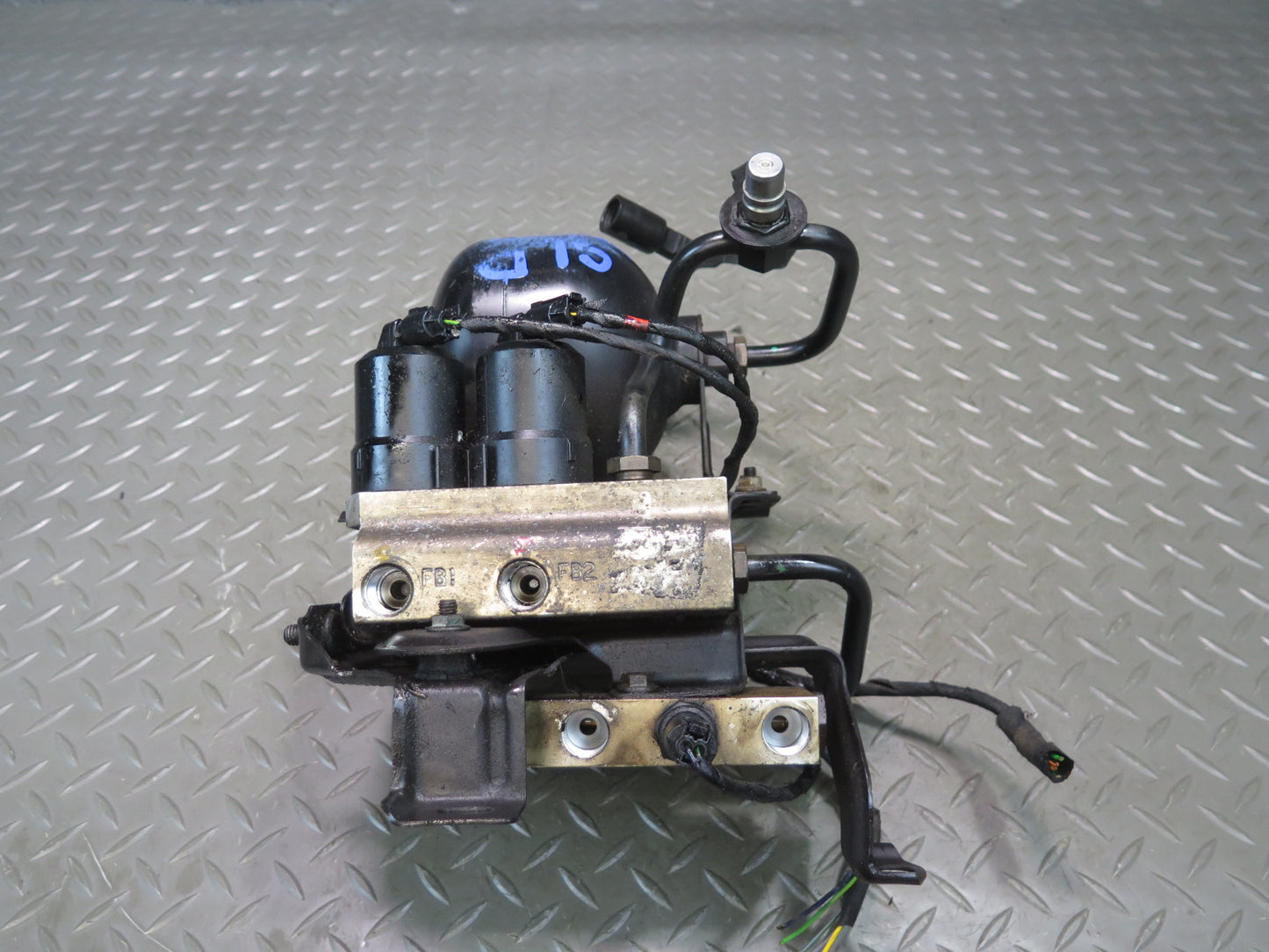 03-06 Mercedes R230 SL500 Front ABC Hydraulic Suspension Valve Block Pump OEM