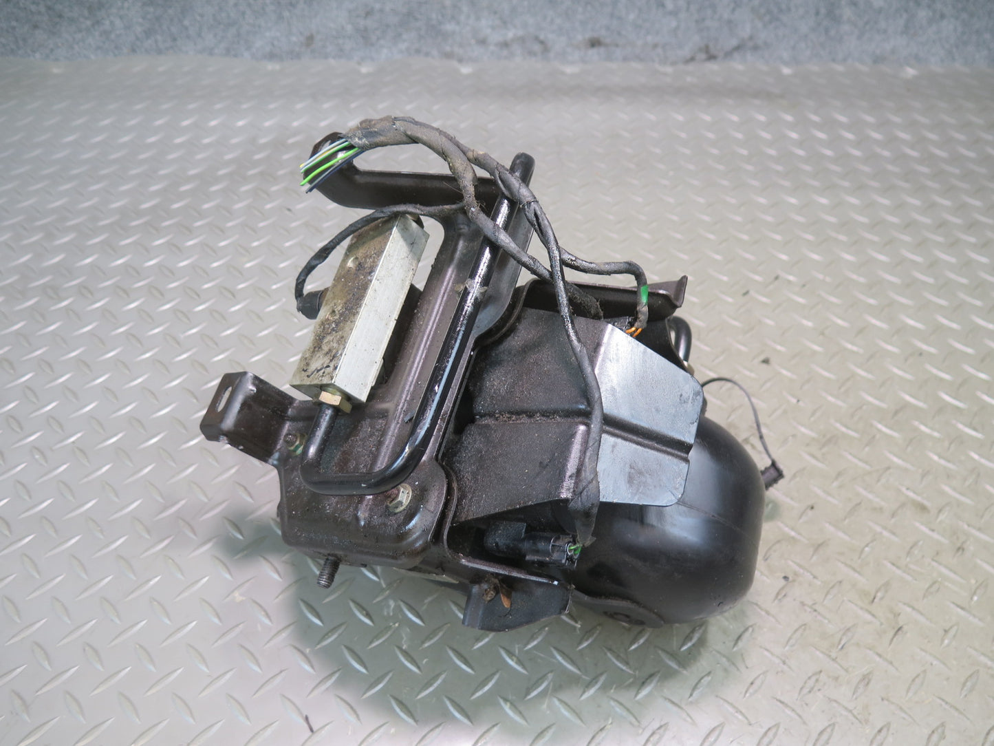 03-06 Mercedes R230 SL500 Front ABC Hydraulic Suspension Valve Block Pump OEM