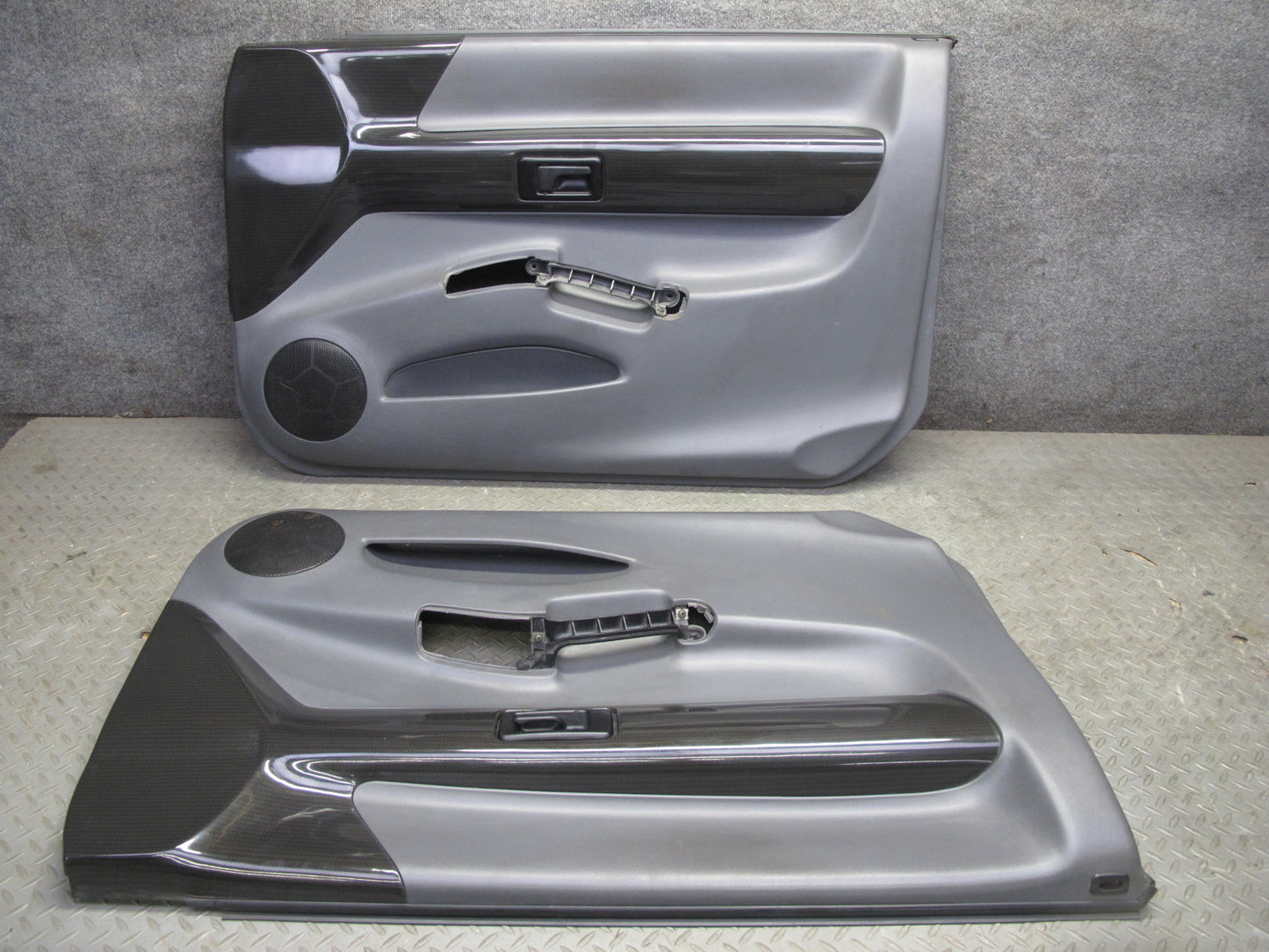 99-01 Isuzu Vehicross Set of 2 Left & Right Interior Door Panel Black Gray OEM
