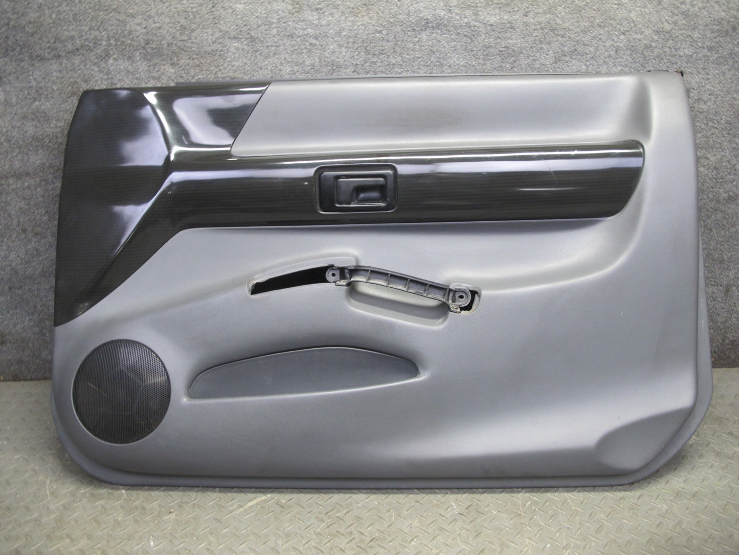 99-01 Isuzu Vehicross Set of 2 Left & Right Interior Door Panel Black Gray OEM