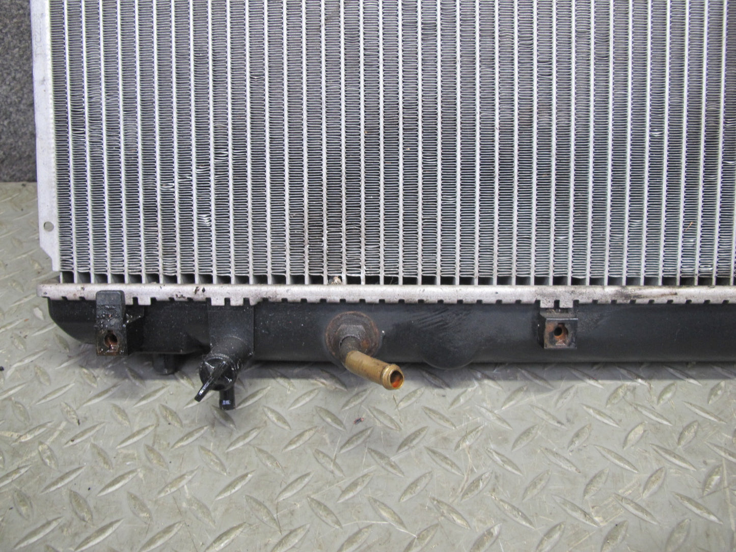 01-05 Lexus JCE10L IS300 Aftermarket Engine Cooling Radiator