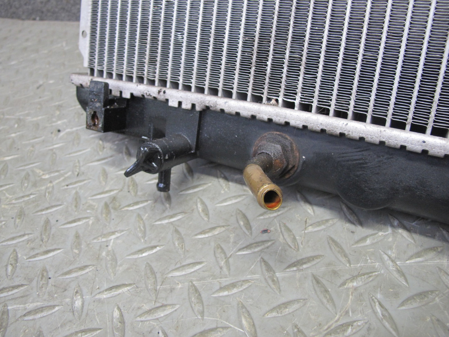 01-05 Lexus JCE10L IS300 Aftermarket Engine Cooling Radiator