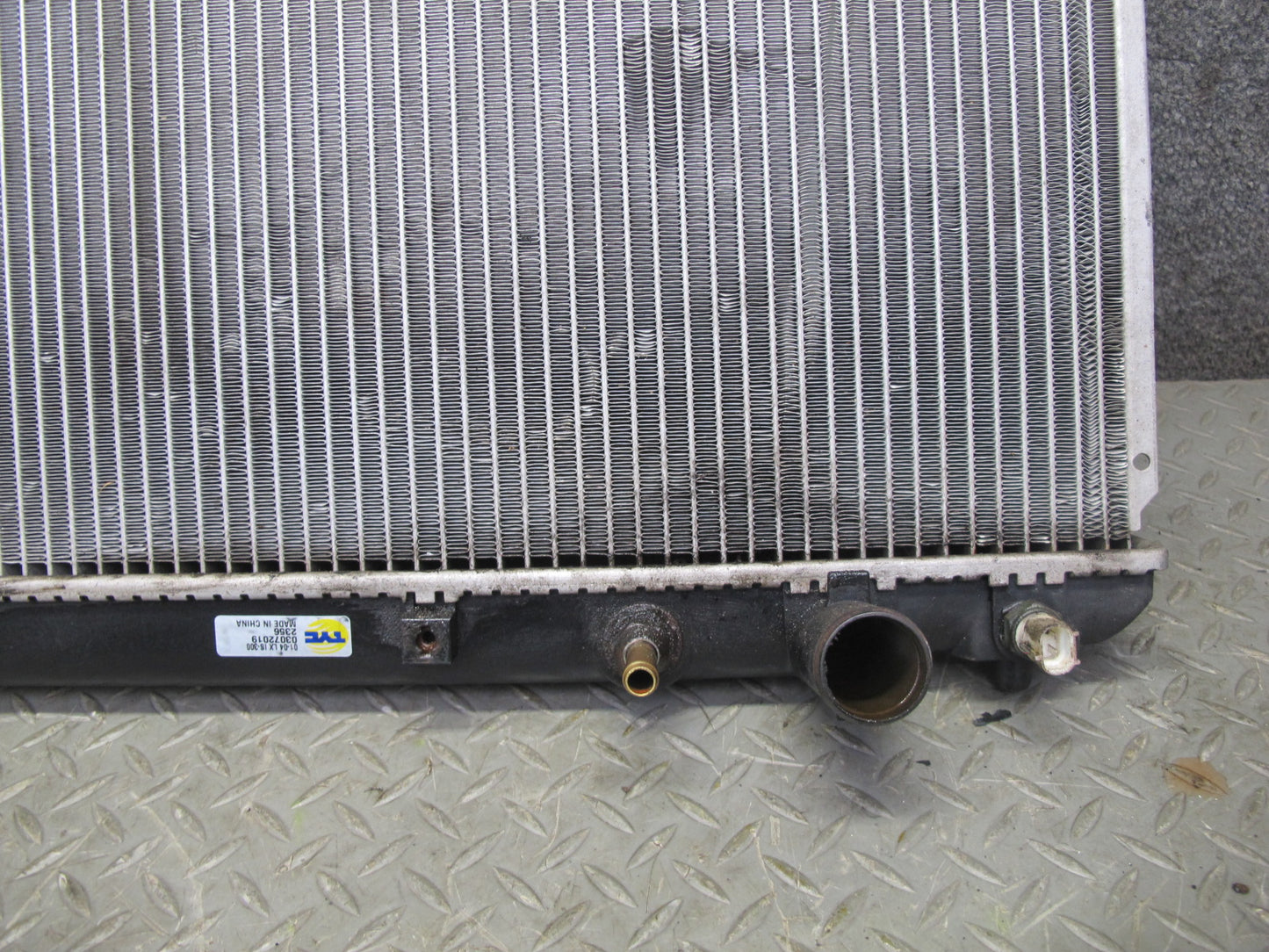 01-05 Lexus JCE10L IS300 Aftermarket Engine Cooling Radiator