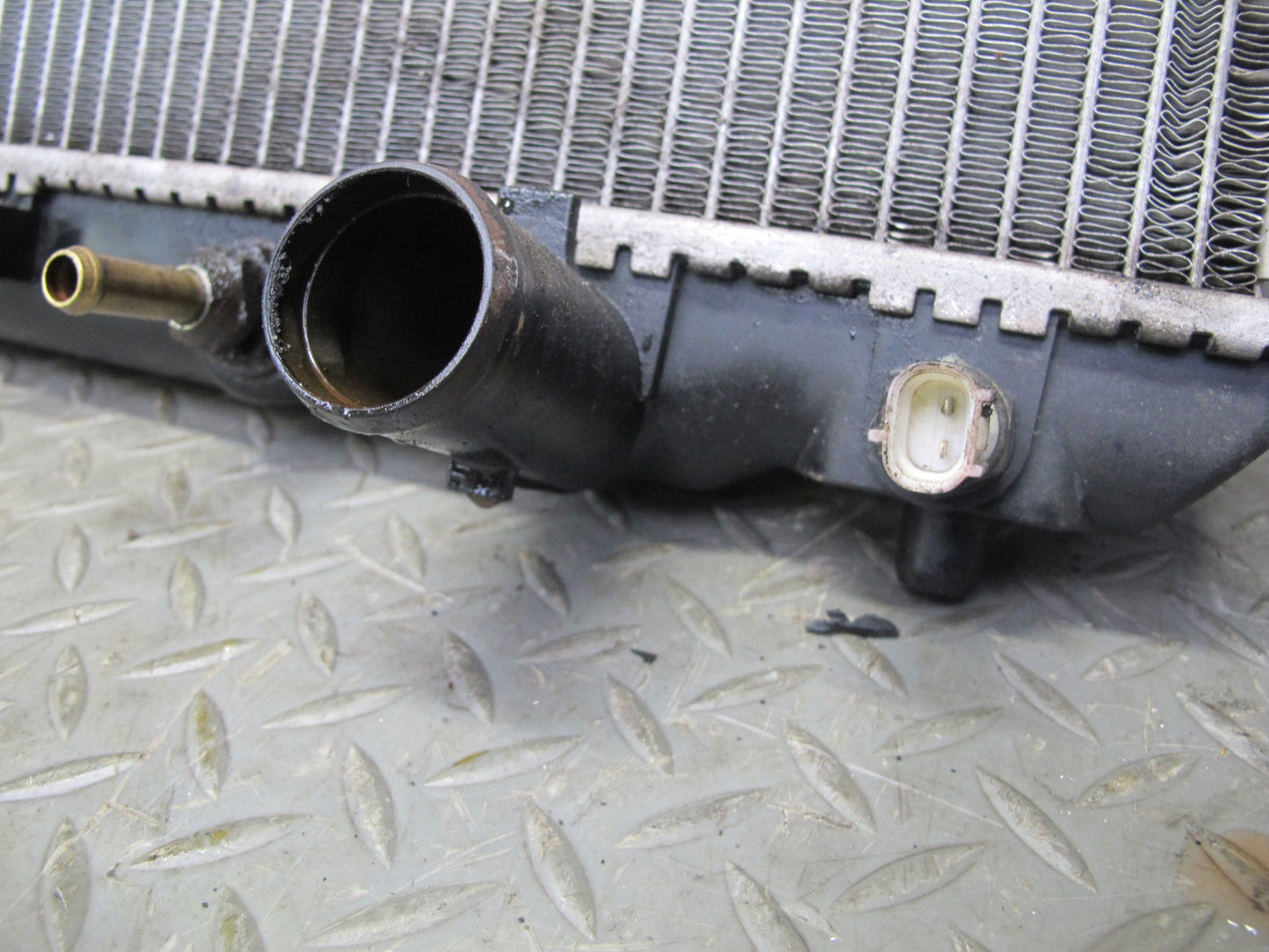 01-05 Lexus JCE10L IS300 Aftermarket Engine Cooling Radiator