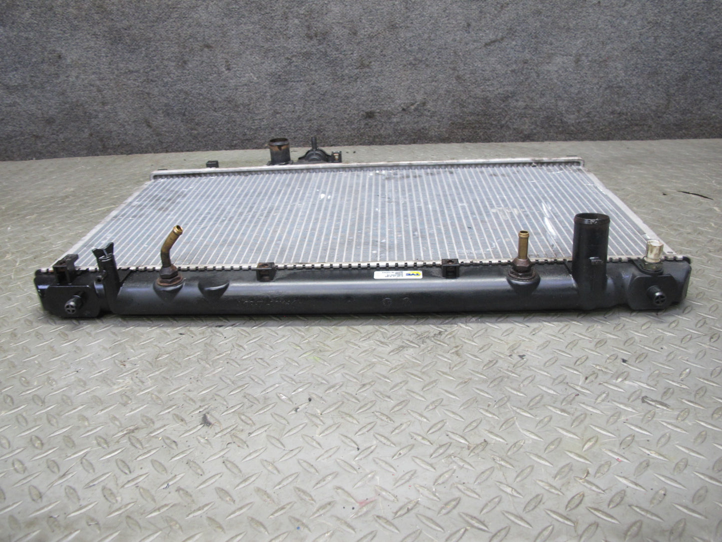 01-05 Lexus JCE10L IS300 Aftermarket Engine Cooling Radiator