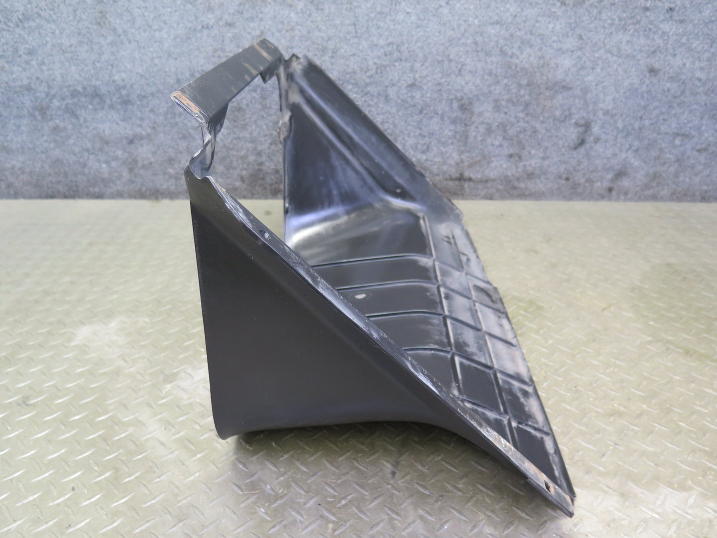 84-86 Nissan Z31 300ZX Turbo 2+0 Engine Cooling Fan Motor Lower Shroud Cover OEM