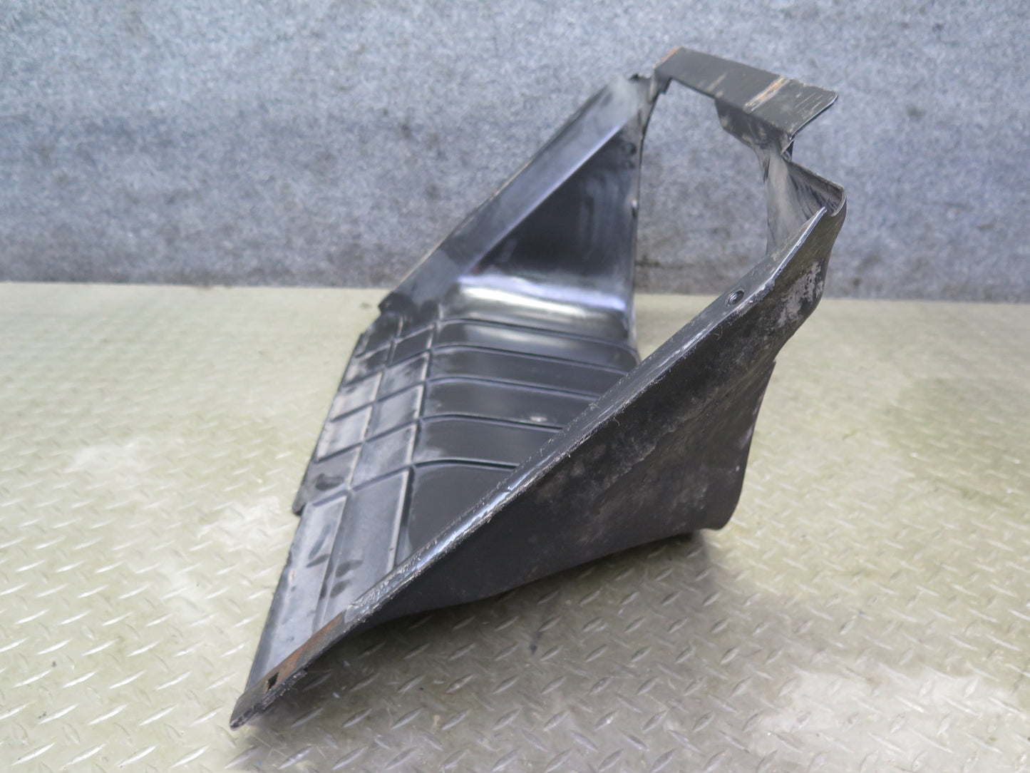 84-86 Nissan Z31 300ZX Turbo 2+0 Engine Cooling Fan Motor Lower Shroud Cover OEM