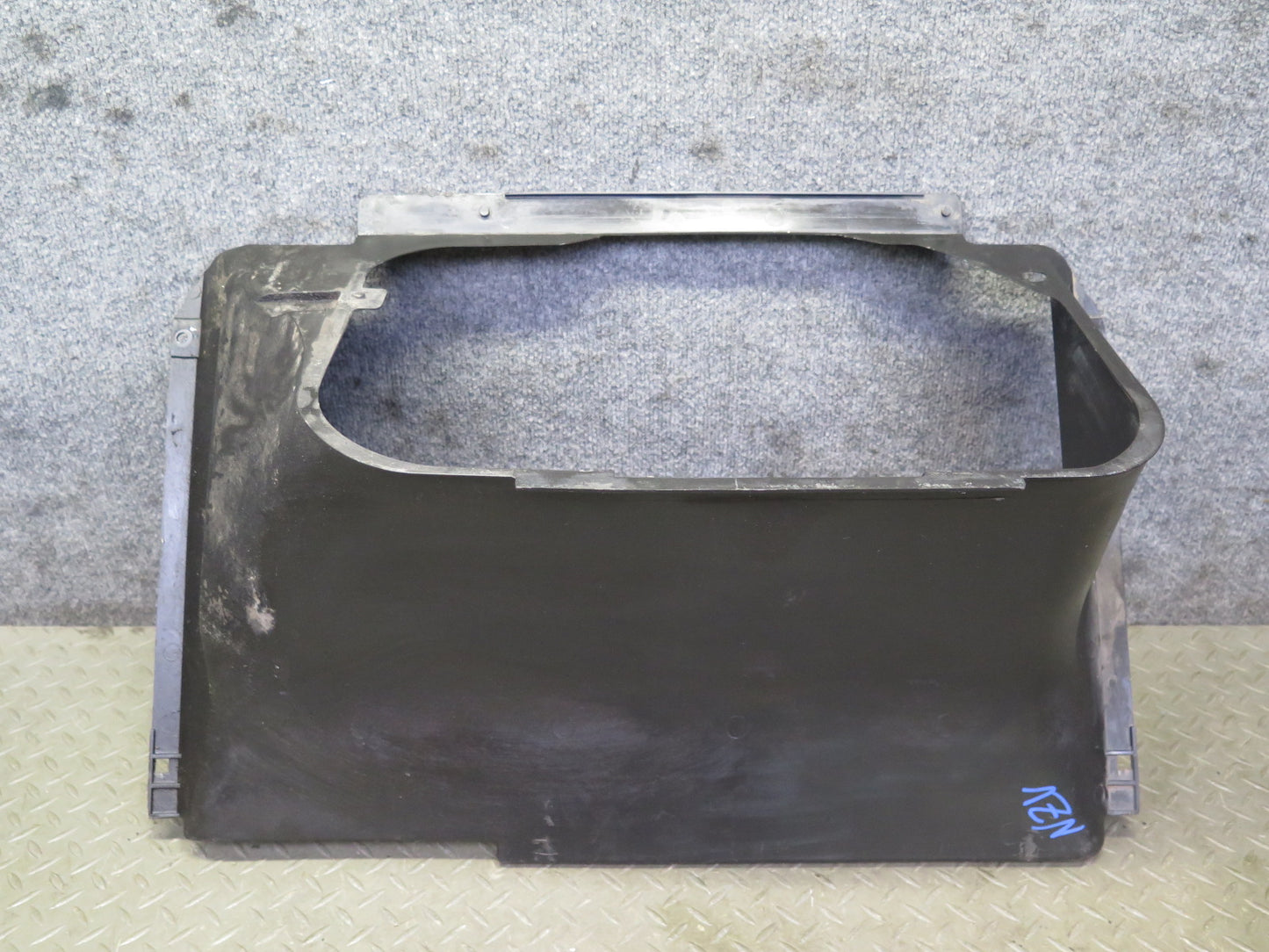 84-86 Nissan Z31 300ZX Turbo 2+0 Engine Cooling Fan Motor Lower Shroud Cover OEM