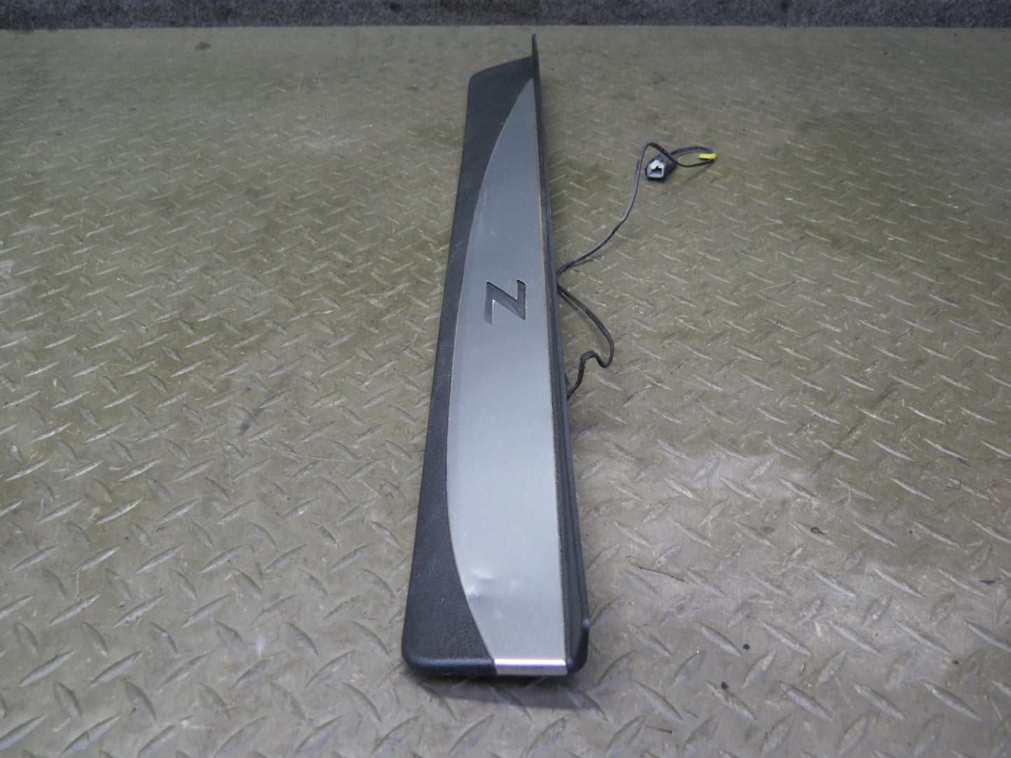 09-20 Nissan Z34 370Z Illuminated Left Right Door Scuff Sill Plate Trim Set OEM