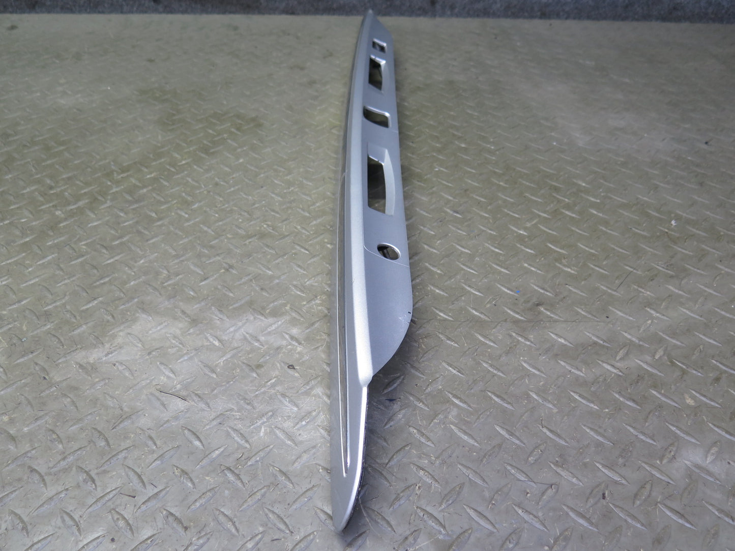 04-06 Lexus UCF30L LS430 Rear Trunk License Light Trim Molding Cover Panel OEM