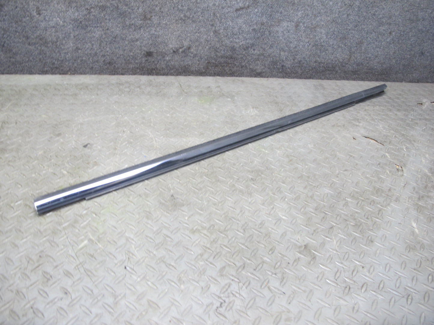 01-06 Lexus UCF30L LS430 Front & Rear Left Door Weatherstrip Molding Set OEM