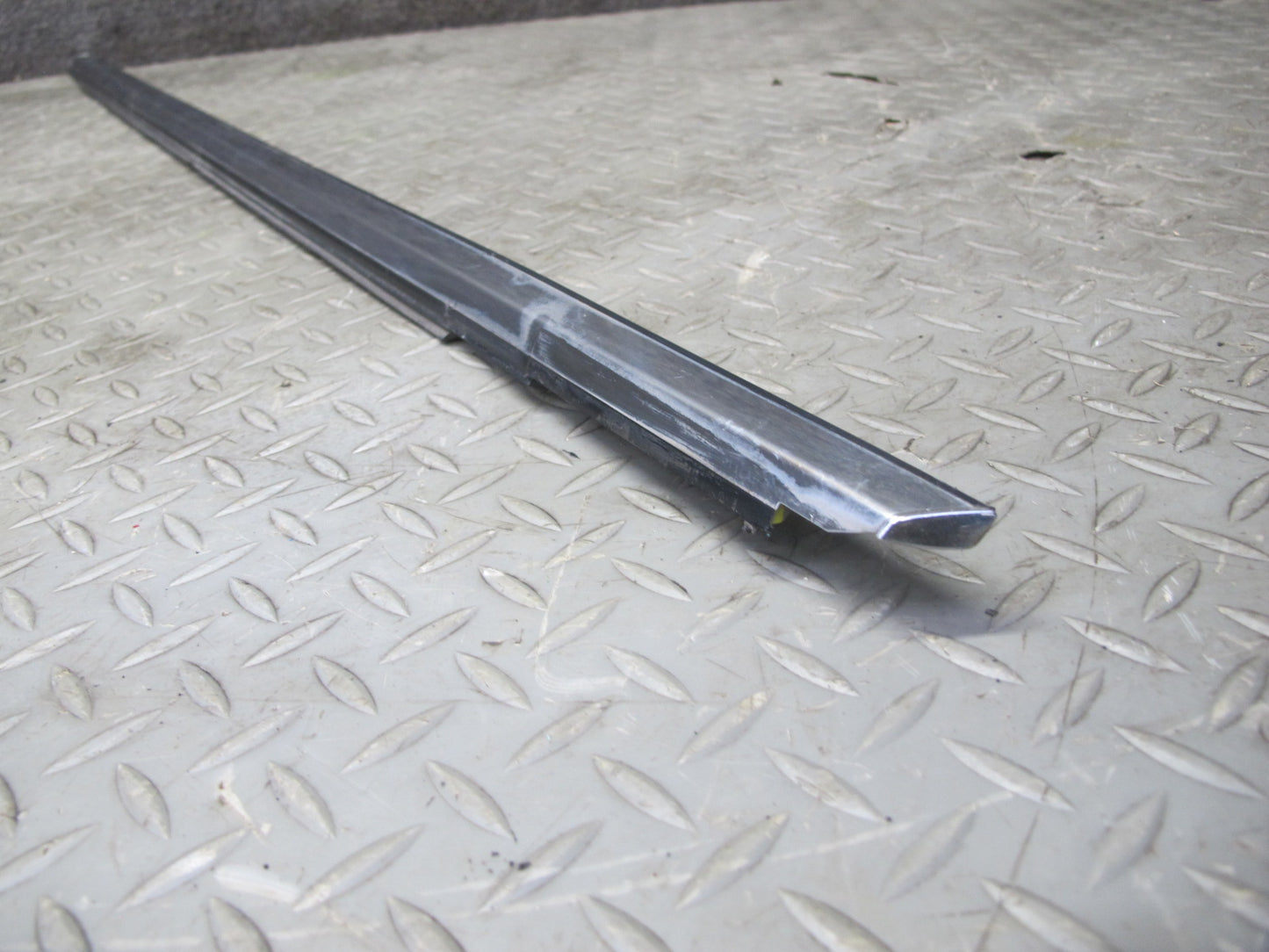 01-06 Lexus UCF30L LS430 Front & Rear Left Door Weatherstrip Molding Set OEM