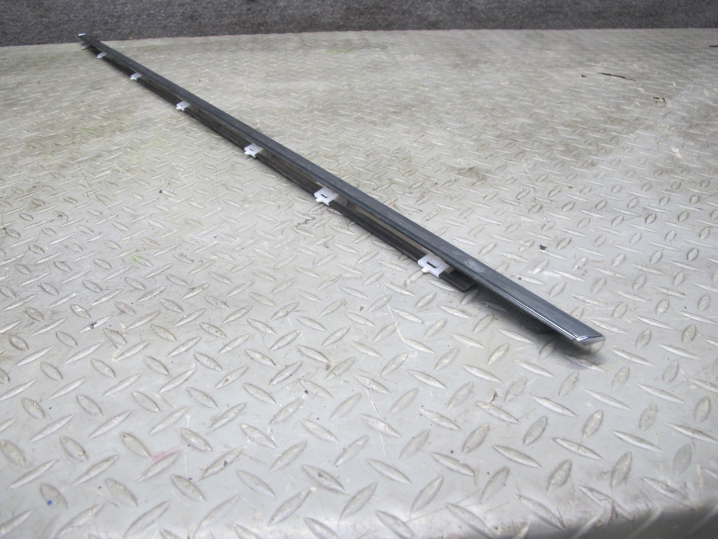 01-06 Lexus UCF30L LS430 Front & Rear Left Door Weatherstrip Molding Set OEM