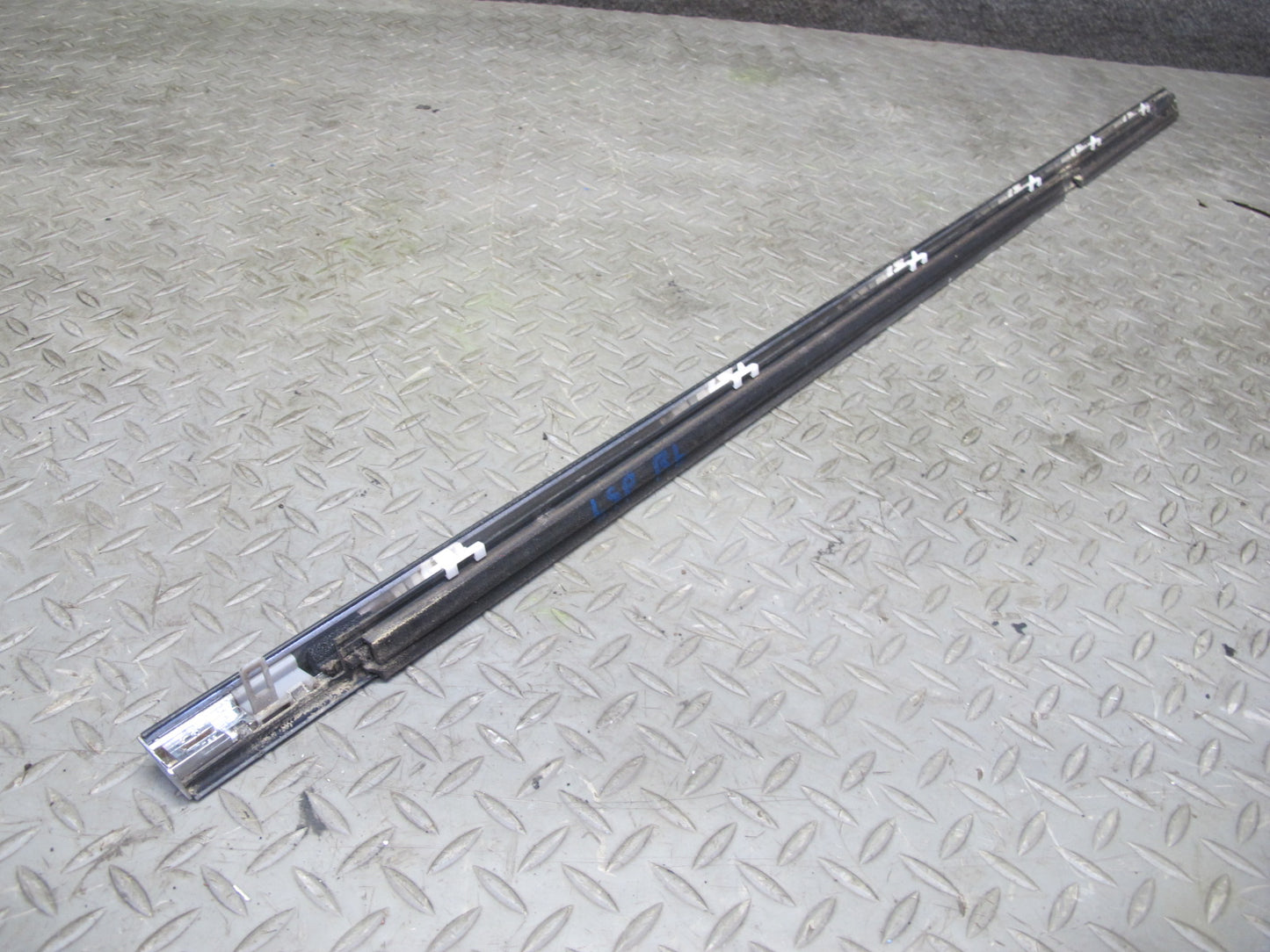 01-06 Lexus UCF30L LS430 Front & Rear Left Door Weatherstrip Molding Set OEM