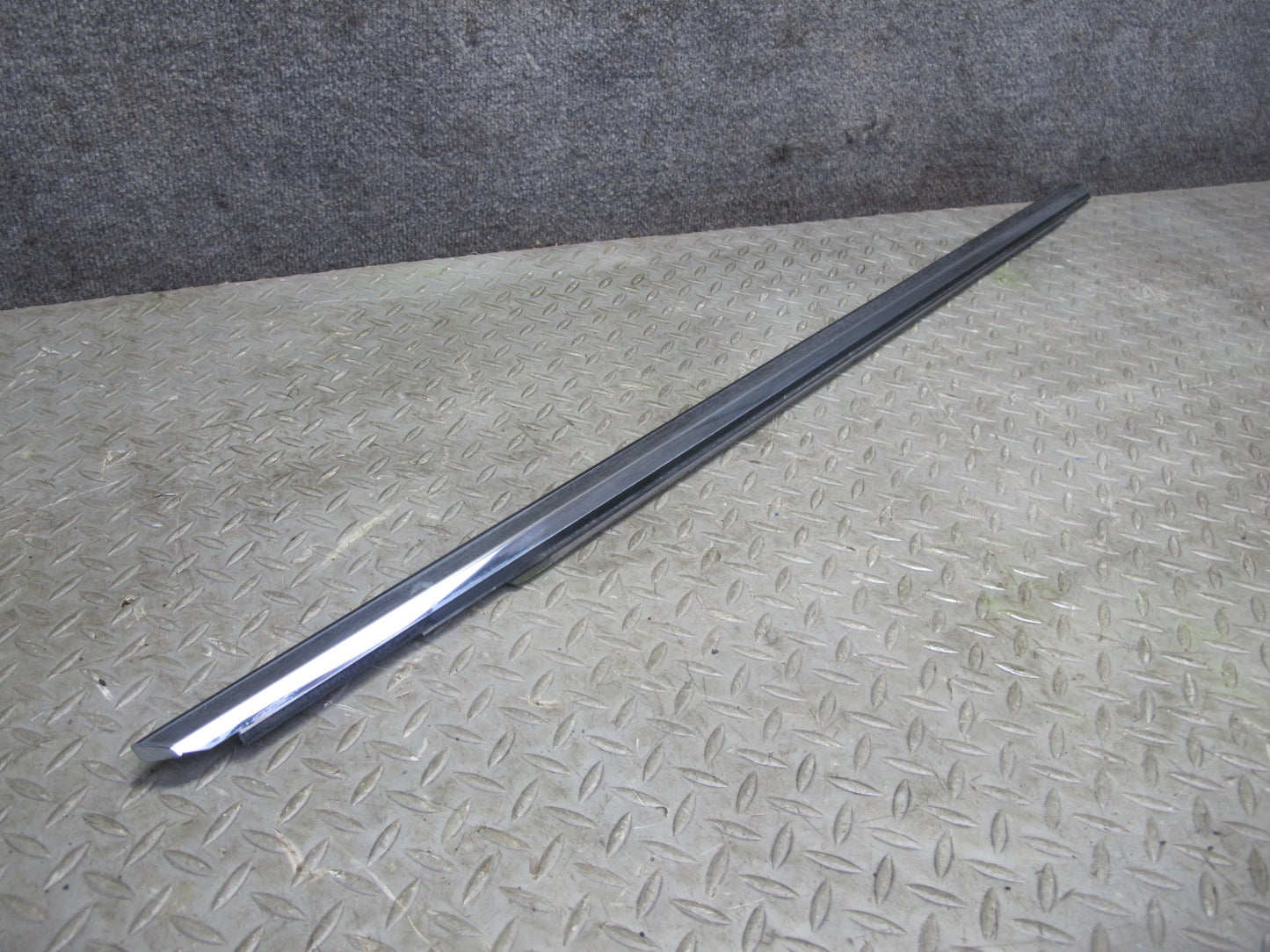 01-06 Lexus UCF30L LS430 Front & Rear Right Door Weatherstrip Molding Set OEM