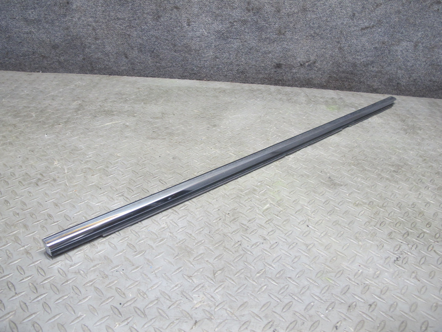 01-06 Lexus UCF30L LS430 Front & Rear Right Door Weatherstrip Molding Set OEM