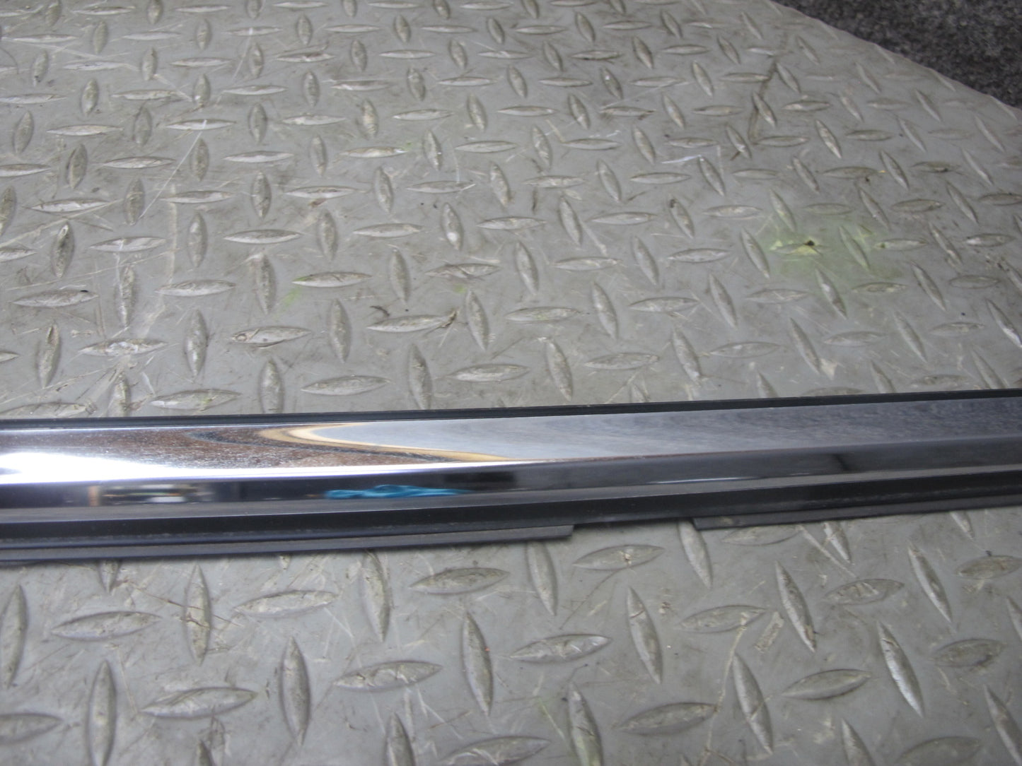 01-06 Lexus UCF30L LS430 Front & Rear Right Door Weatherstrip Molding Set OEM