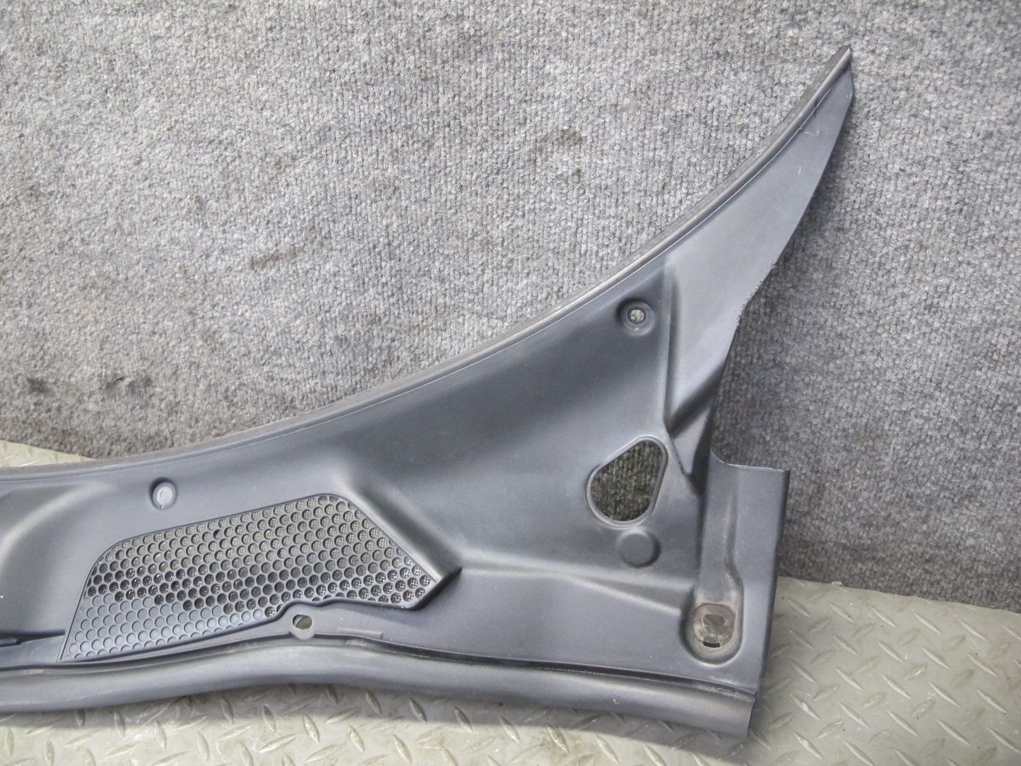 00-05 Toyota MR2 Spyder ZZW30L Front Vent Cowl Trim Cover Panel 55781-17060 OEM