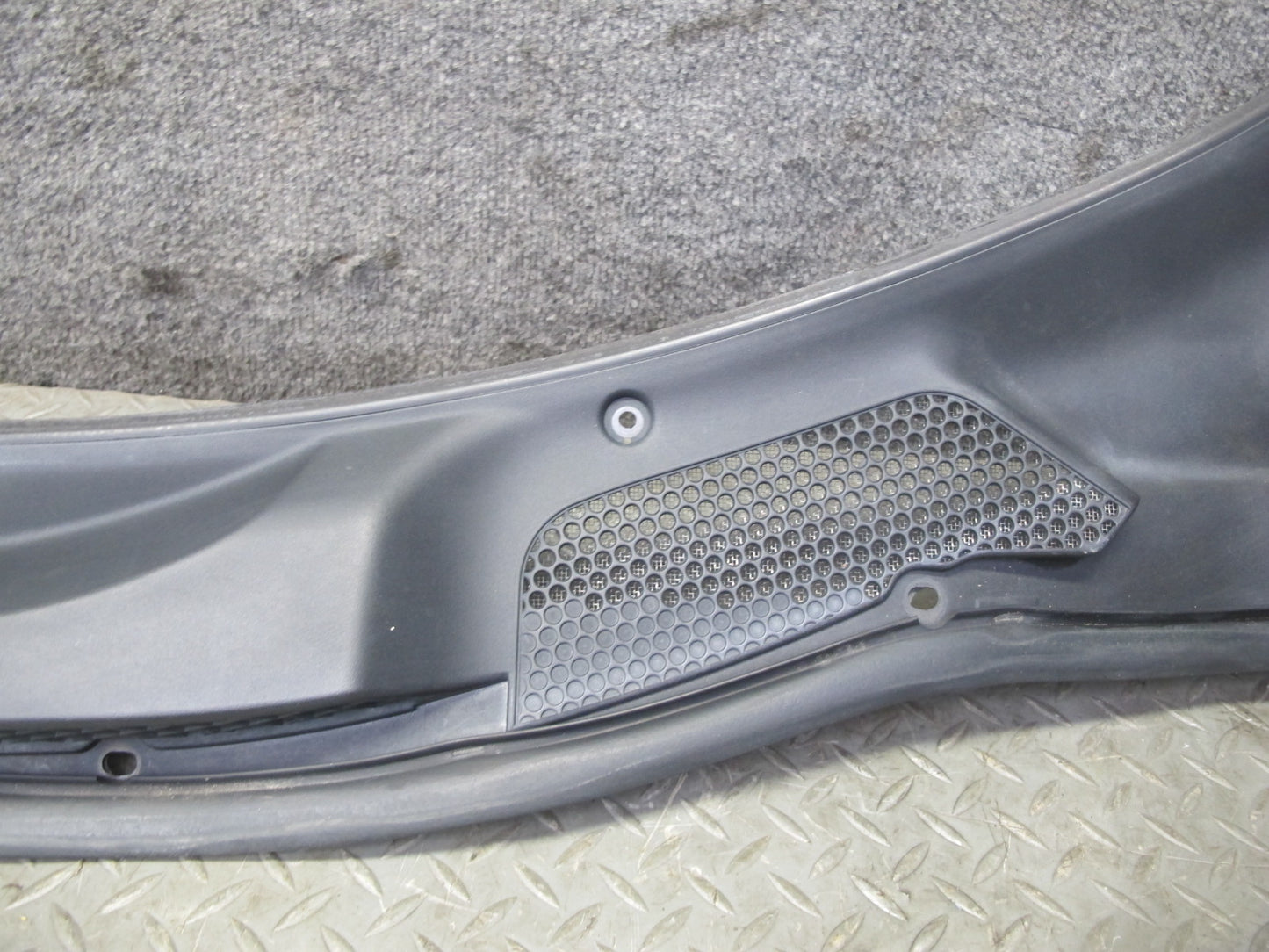00-05 Toyota MR2 Spyder ZZW30L Front Vent Cowl Trim Cover Panel 55781-17060 OEM