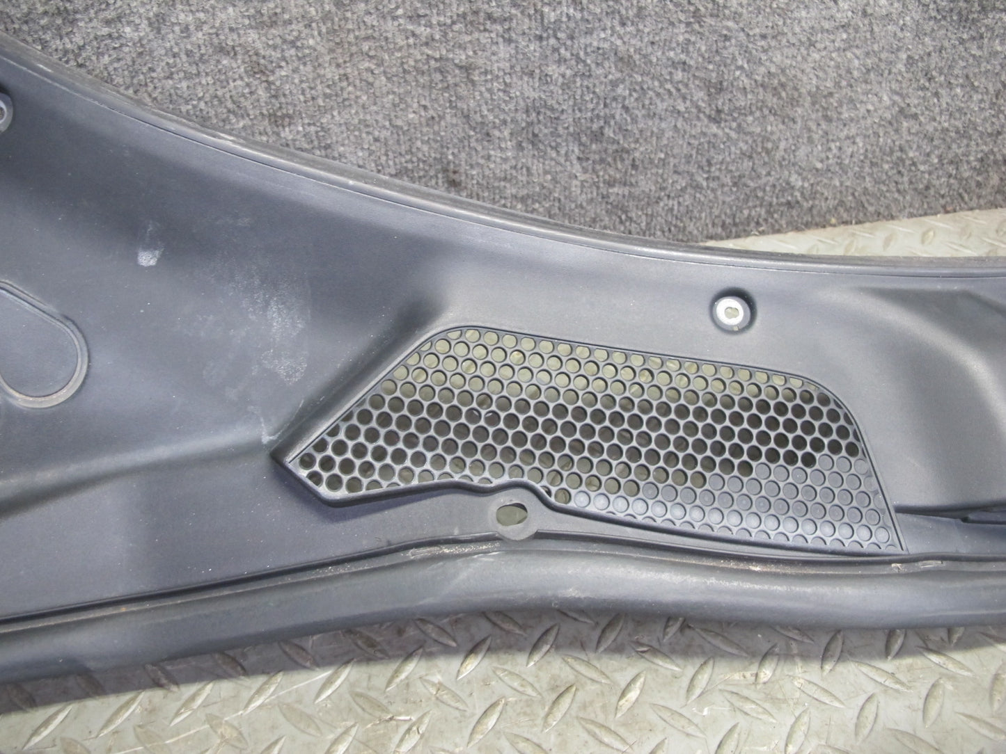 00-05 Toyota MR2 Spyder ZZW30L Front Vent Cowl Trim Cover Panel 55781-17060 OEM