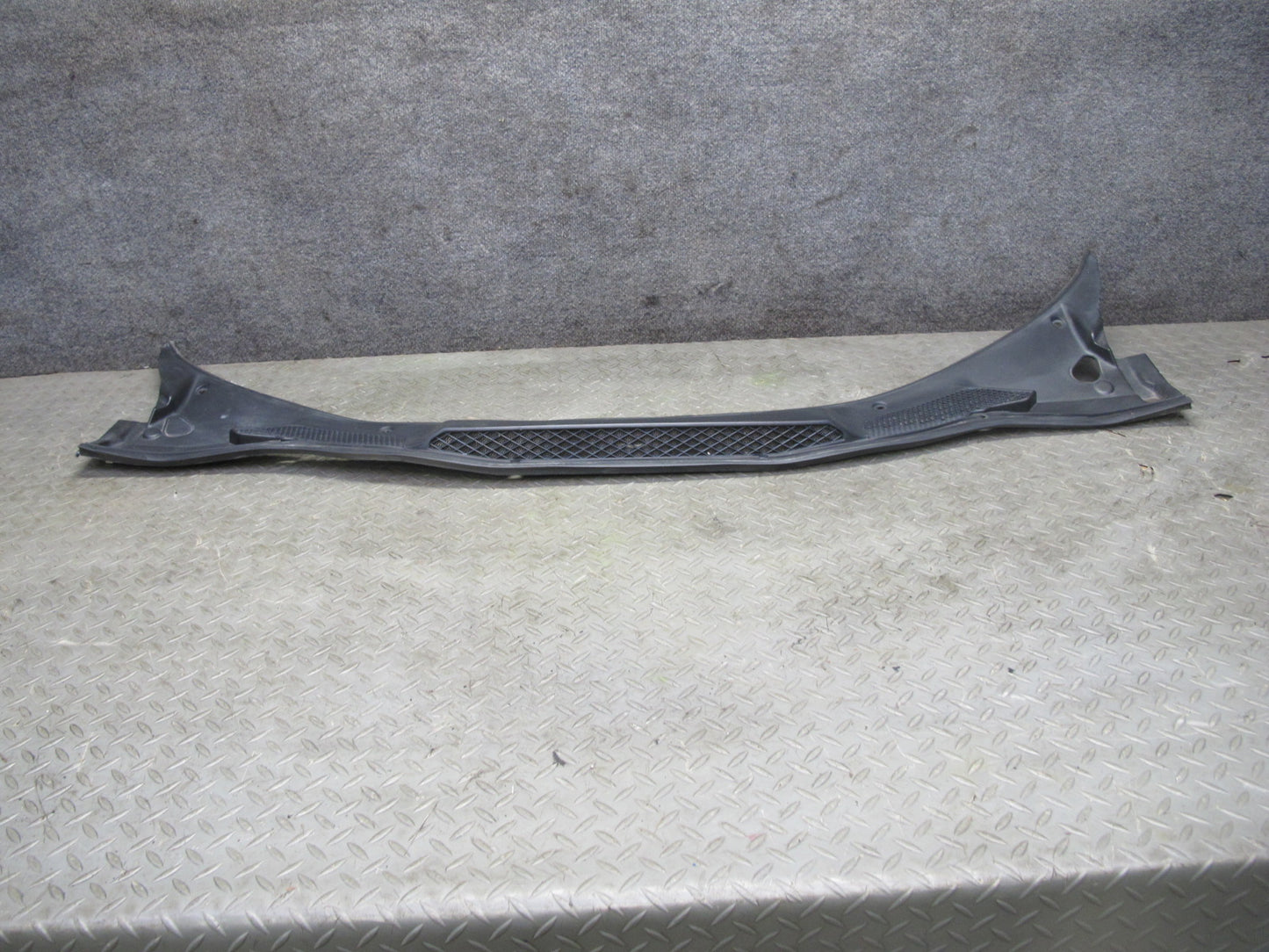 00-05 Toyota MR2 Spyder ZZW30L Front Vent Cowl Trim Cover Panel 55781-17060 OEM