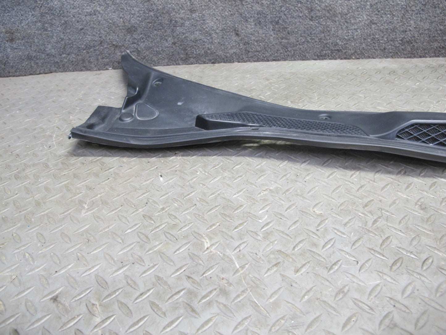00-05 Toyota MR2 Spyder ZZW30L Front Vent Cowl Trim Cover Panel 55781-17060 OEM