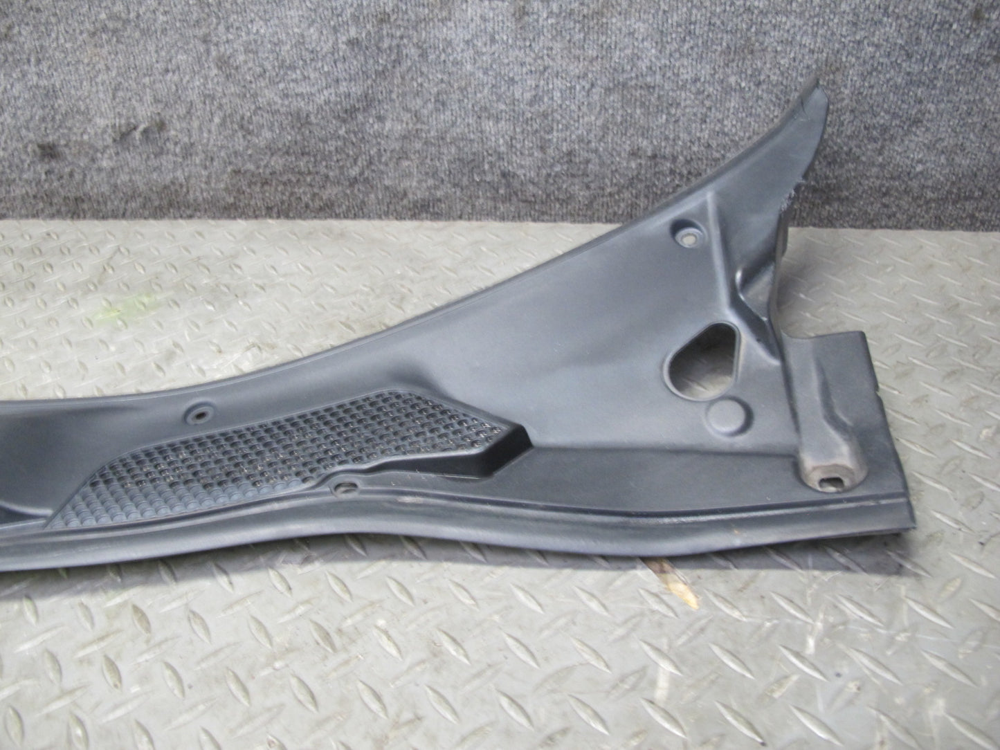 00-05 Toyota MR2 Spyder ZZW30L Front Vent Cowl Trim Cover Panel 55781-17060 OEM