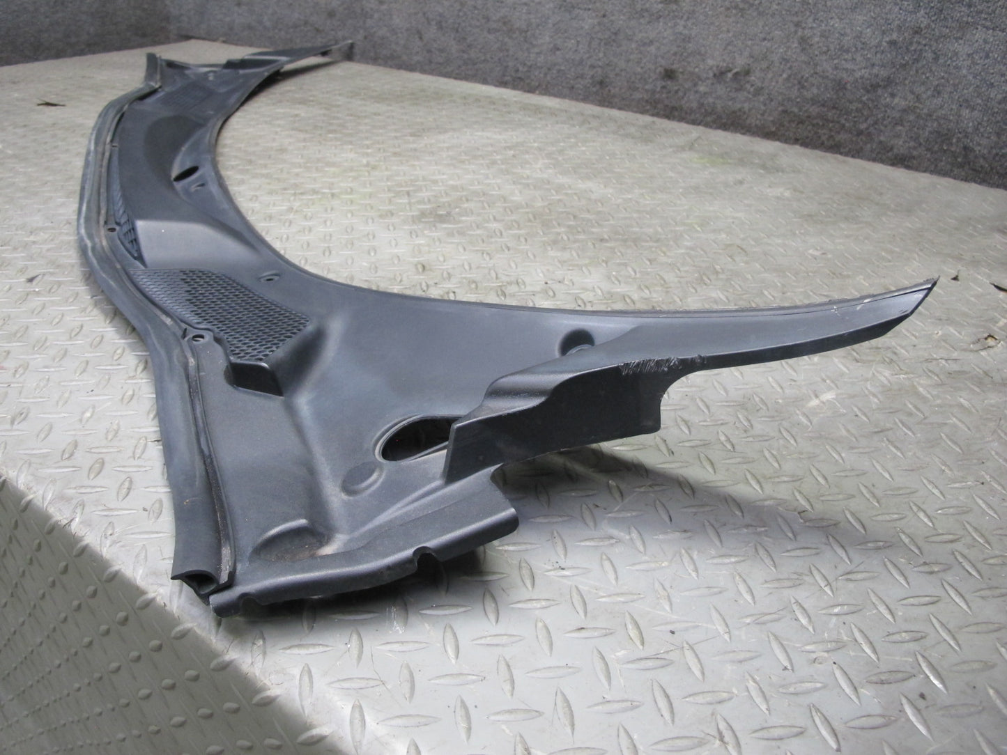 00-05 Toyota MR2 Spyder ZZW30L Front Vent Cowl Trim Cover Panel 55781-17060 OEM