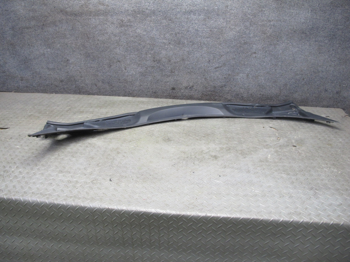 00-05 Toyota MR2 Spyder ZZW30L Front Vent Cowl Trim Cover Panel 55781-17060 OEM
