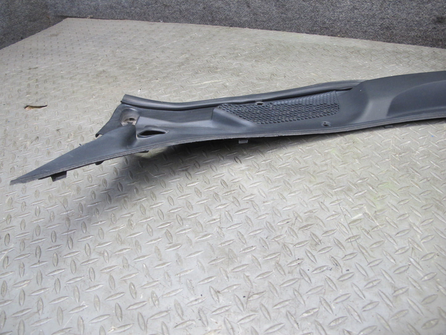 00-05 Toyota MR2 Spyder ZZW30L Front Vent Cowl Trim Cover Panel 55781-17060 OEM