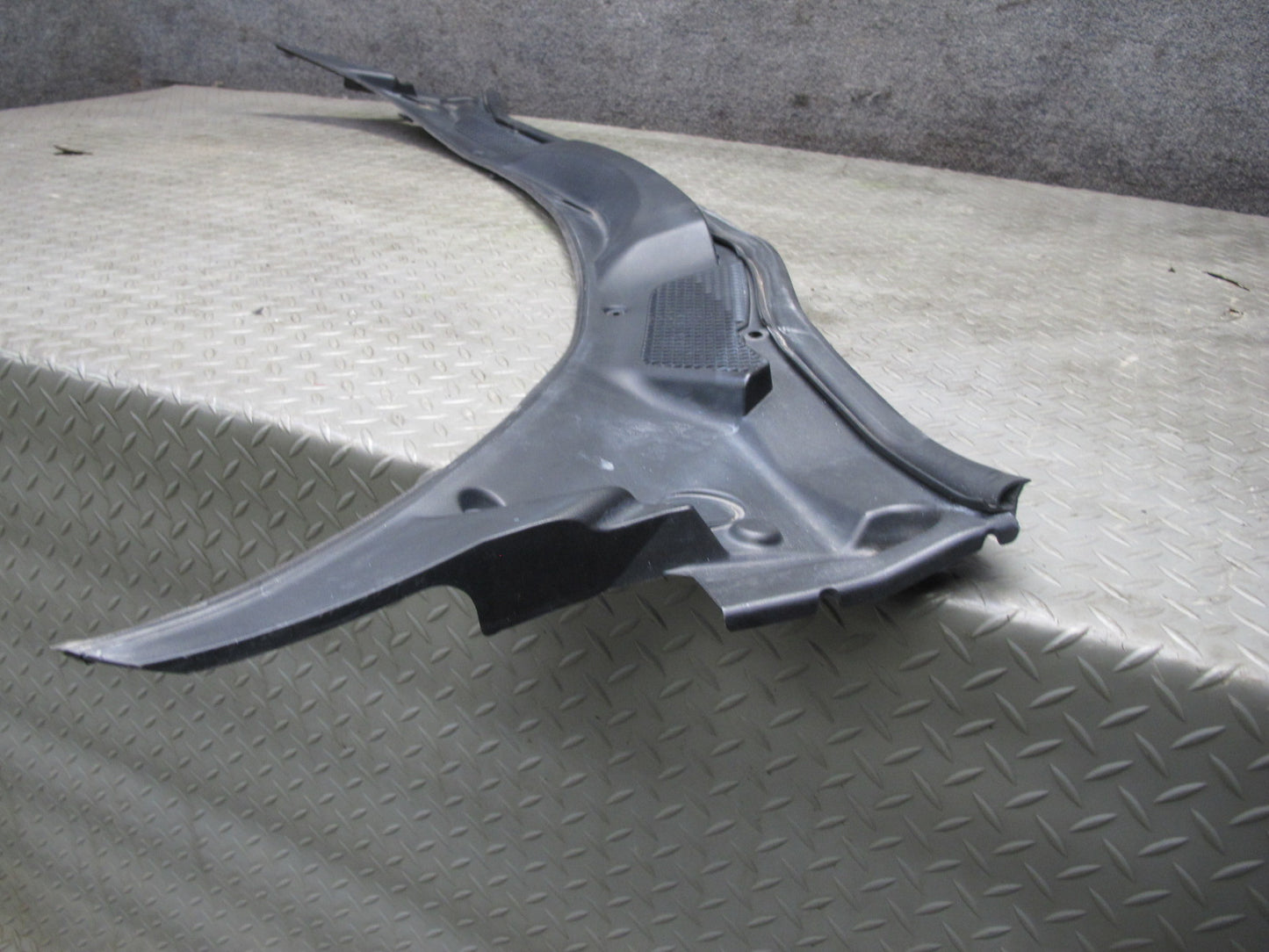 00-05 Toyota MR2 Spyder ZZW30L Front Vent Cowl Trim Cover Panel 55781-17060 OEM