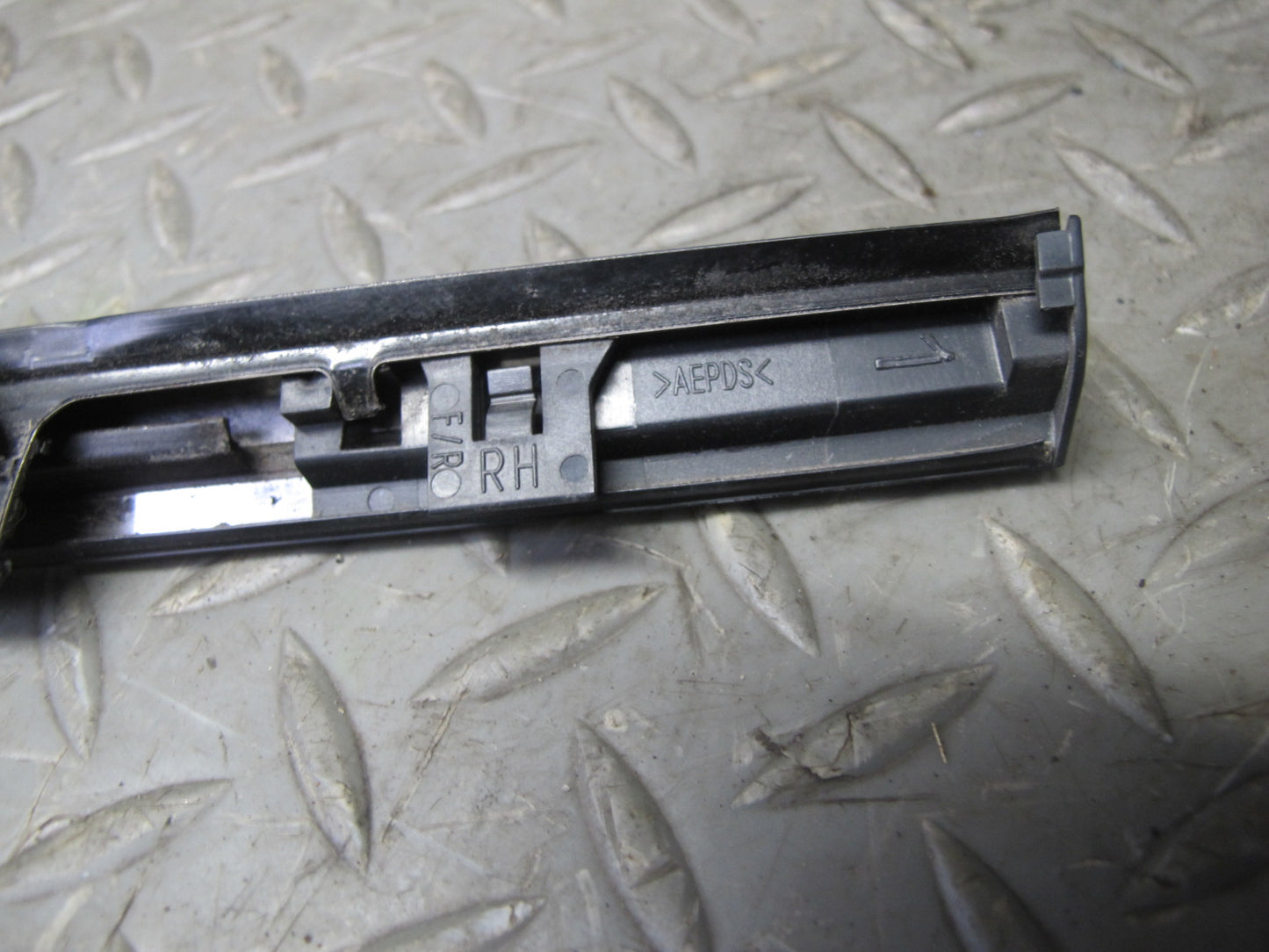 2014-2020 Infiniti QX60 Front Right Door Window Chrome Trim Molding