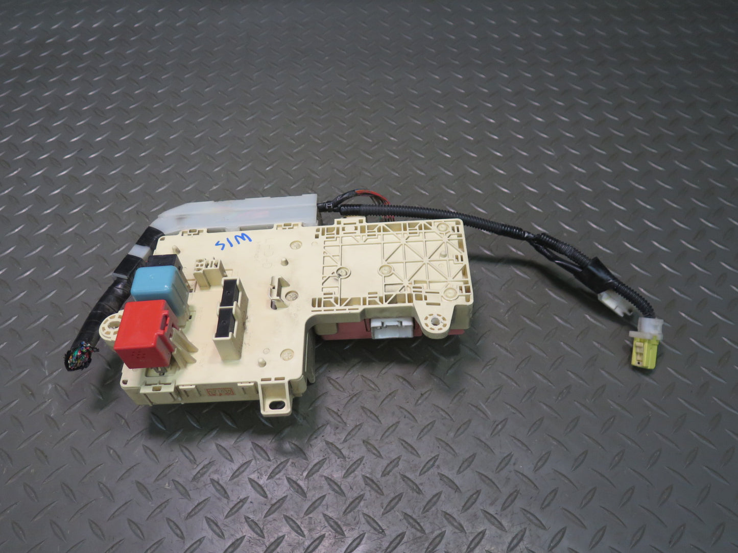 02-05 Lexus IS300 Dash Left Fuse Relay Box w MPX Control Module OEM