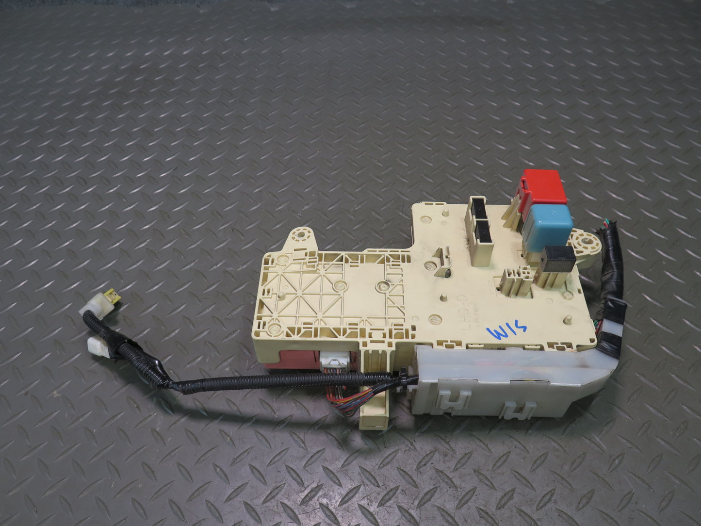 02-05 Lexus IS300 Dash Left Fuse Relay Box w MPX Control Module OEM