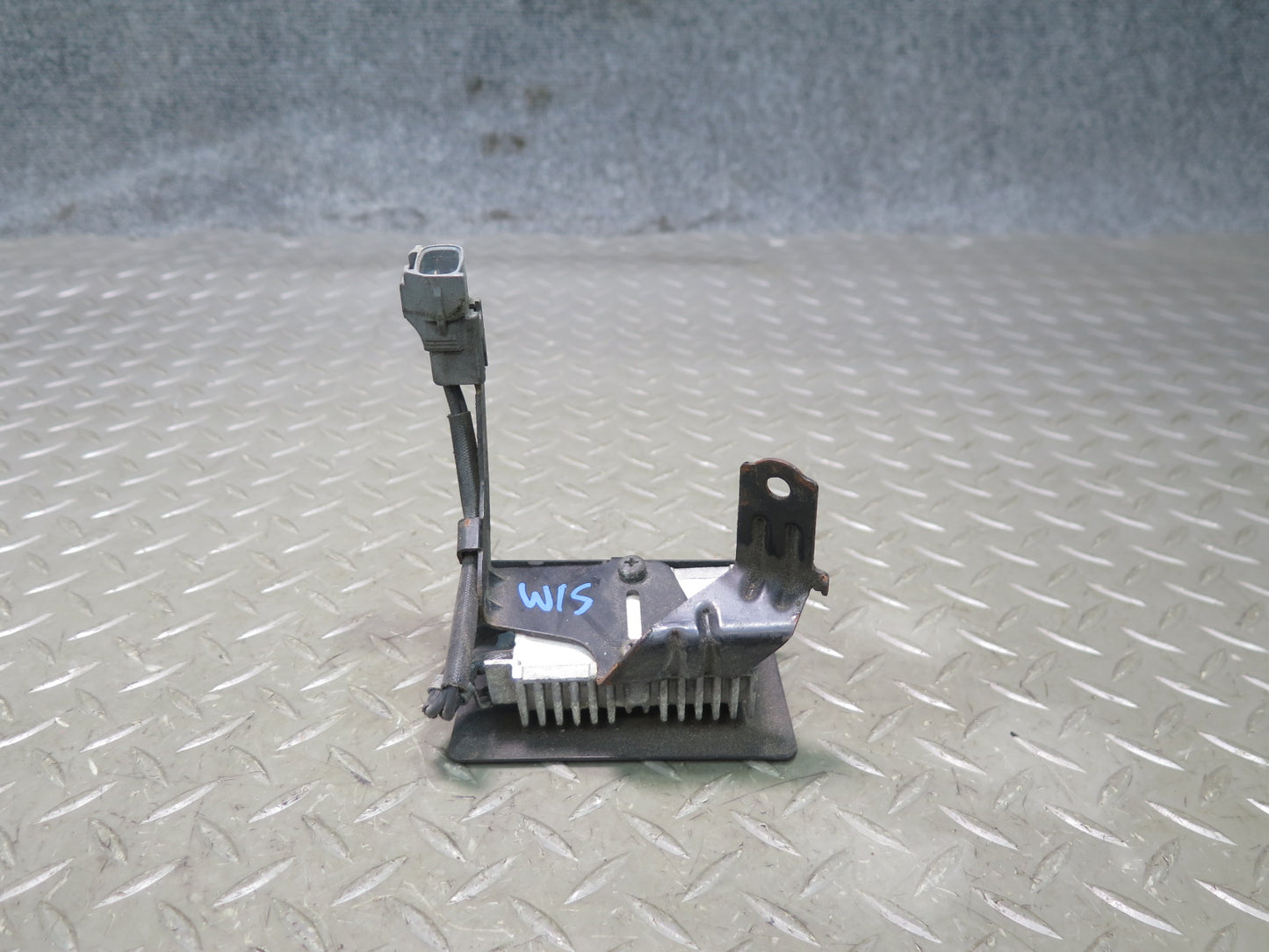 01-05 Lexus JCE10L IS300 Fuel Pump Resistor Module 23080-46090 OEM