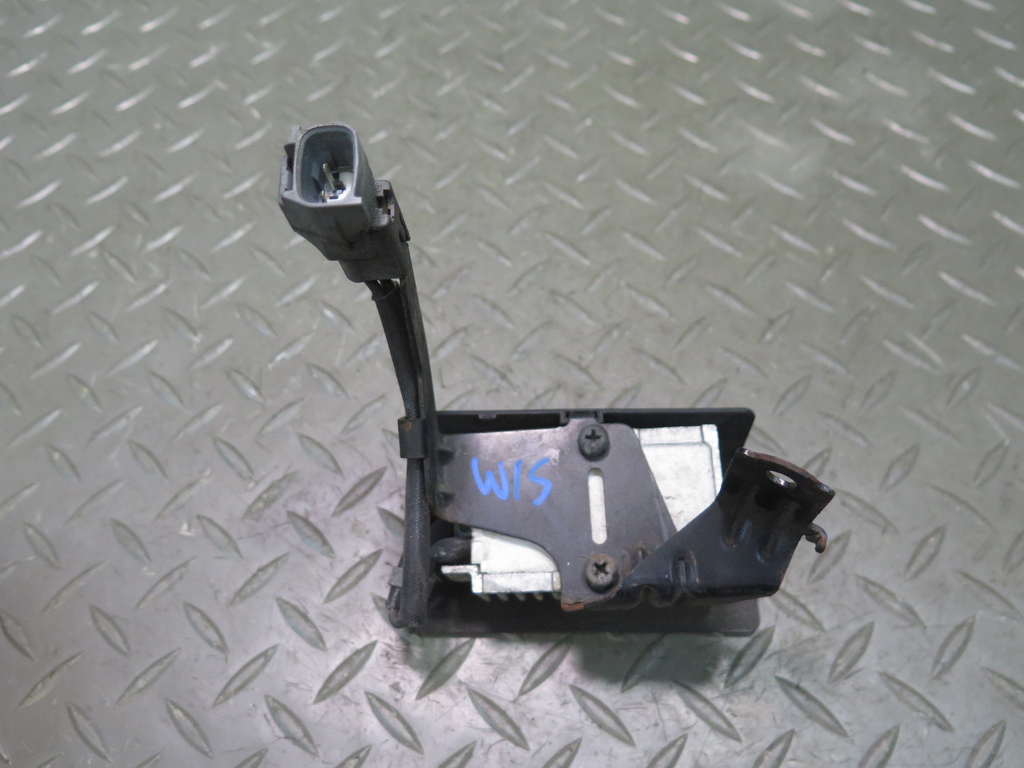 01-05 Lexus JCE10L IS300 Fuel Pump Resistor Module 23080-46090 OEM