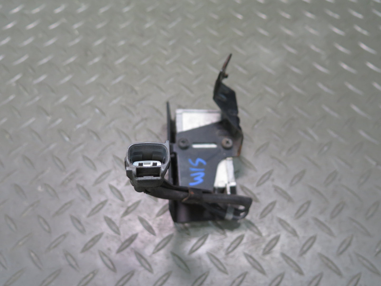 01-05 Lexus JCE10L IS300 Fuel Pump Resistor Module 23080-46090 OEM