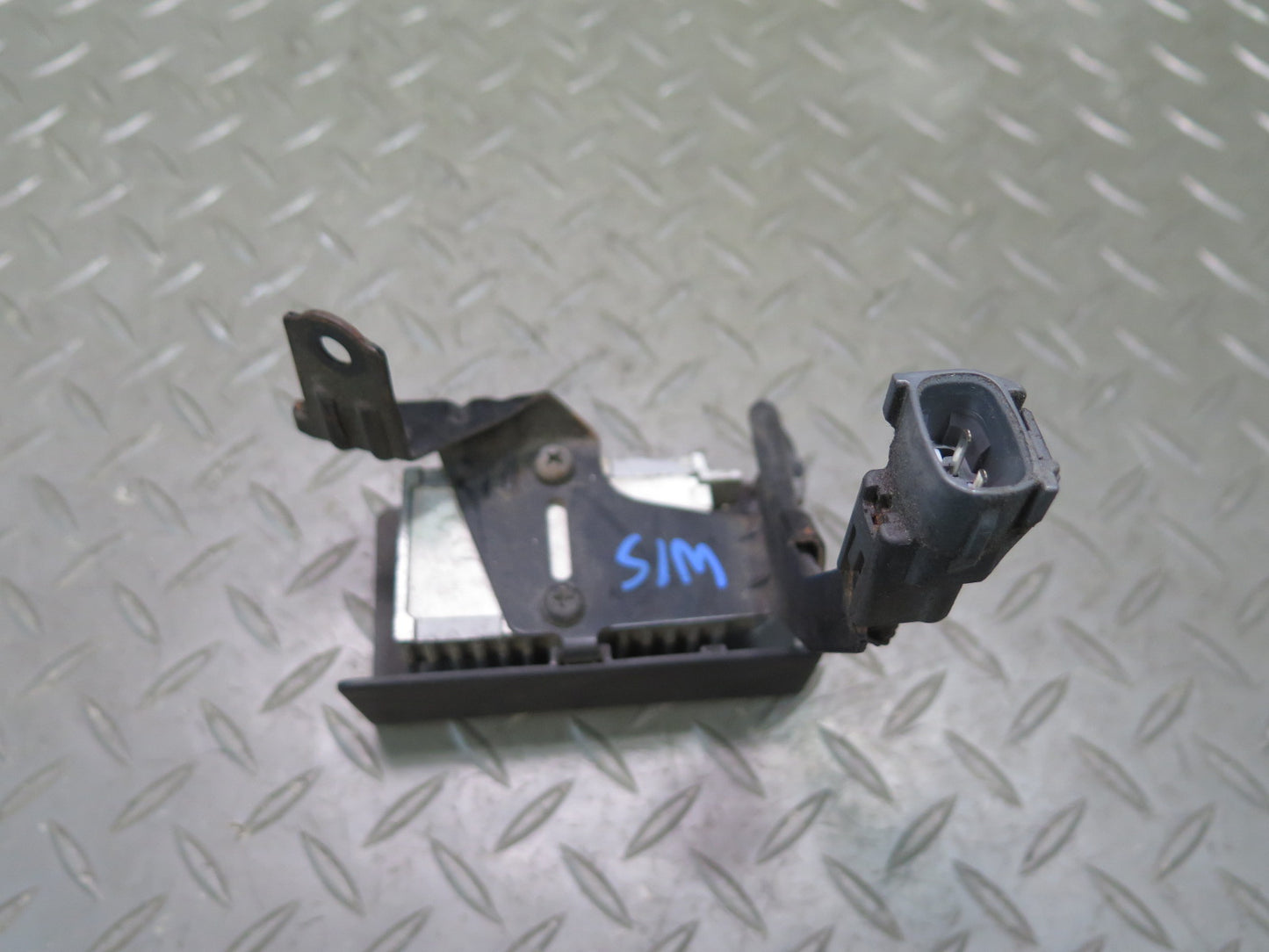 01-05 Lexus JCE10L IS300 Fuel Pump Resistor Module 23080-46090 OEM