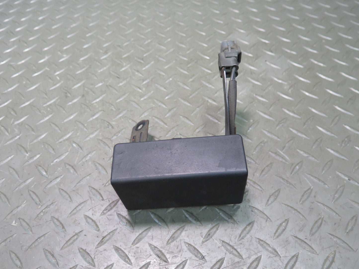 01-05 Lexus JCE10L IS300 Fuel Pump Resistor Module 23080-46090 OEM