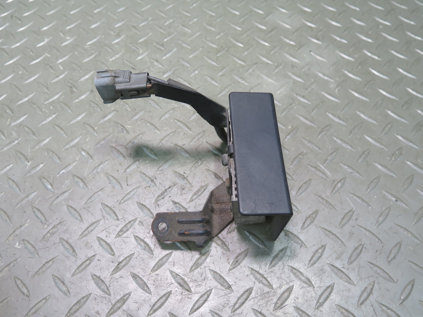 01-05 Lexus JCE10L IS300 Fuel Pump Resistor Module 23080-46090 OEM