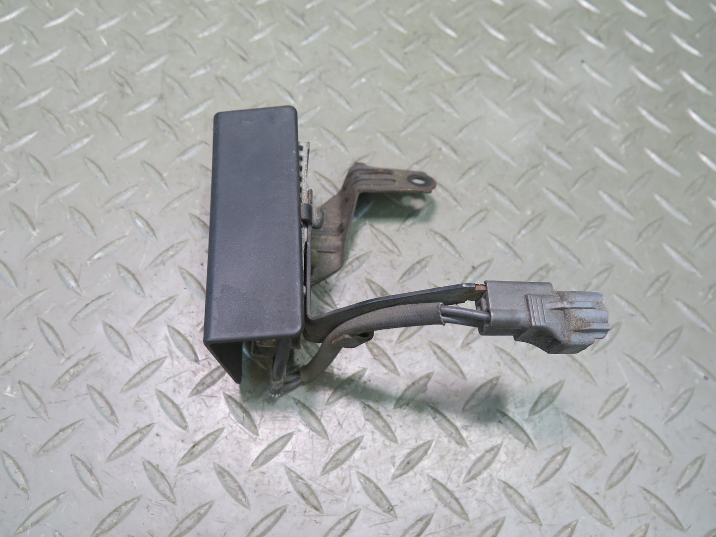 01-05 Lexus JCE10L IS300 Fuel Pump Resistor Module 23080-46090 OEM