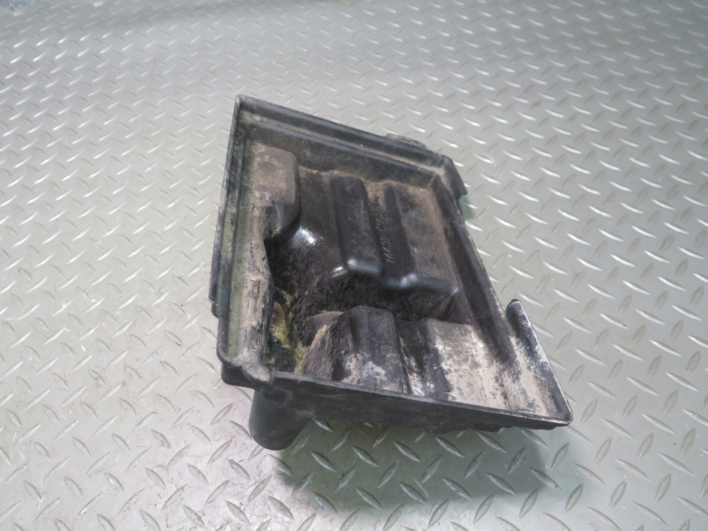 01-05 Lexus JCE10L IS300 Battery Tray Holder Bracket Set OEM