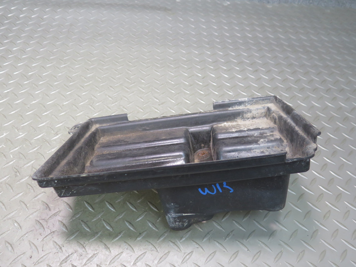 01-05 Lexus JCE10L IS300 Battery Tray Holder Bracket Set OEM