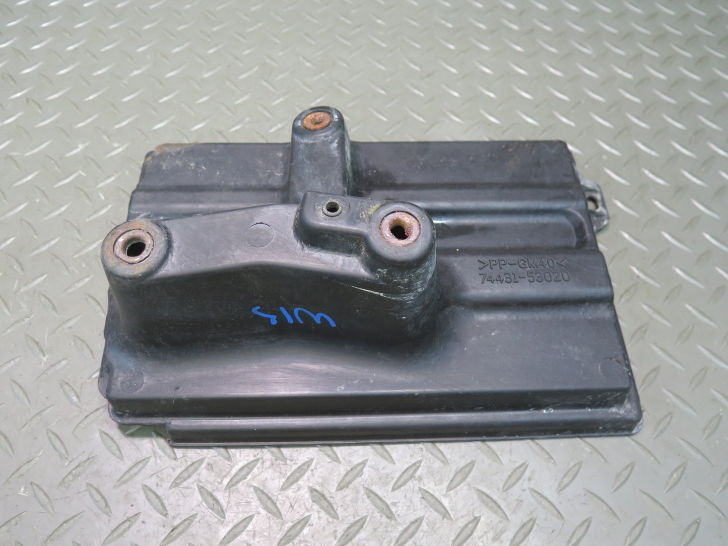 01-05 Lexus JCE10L IS300 Battery Tray Holder Bracket Set OEM